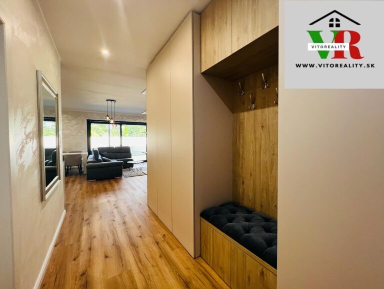 Doppelhaus mit 120 m² plus Garten von 200 m², drei Parkplätze, davon einer überdacht – Foto 2