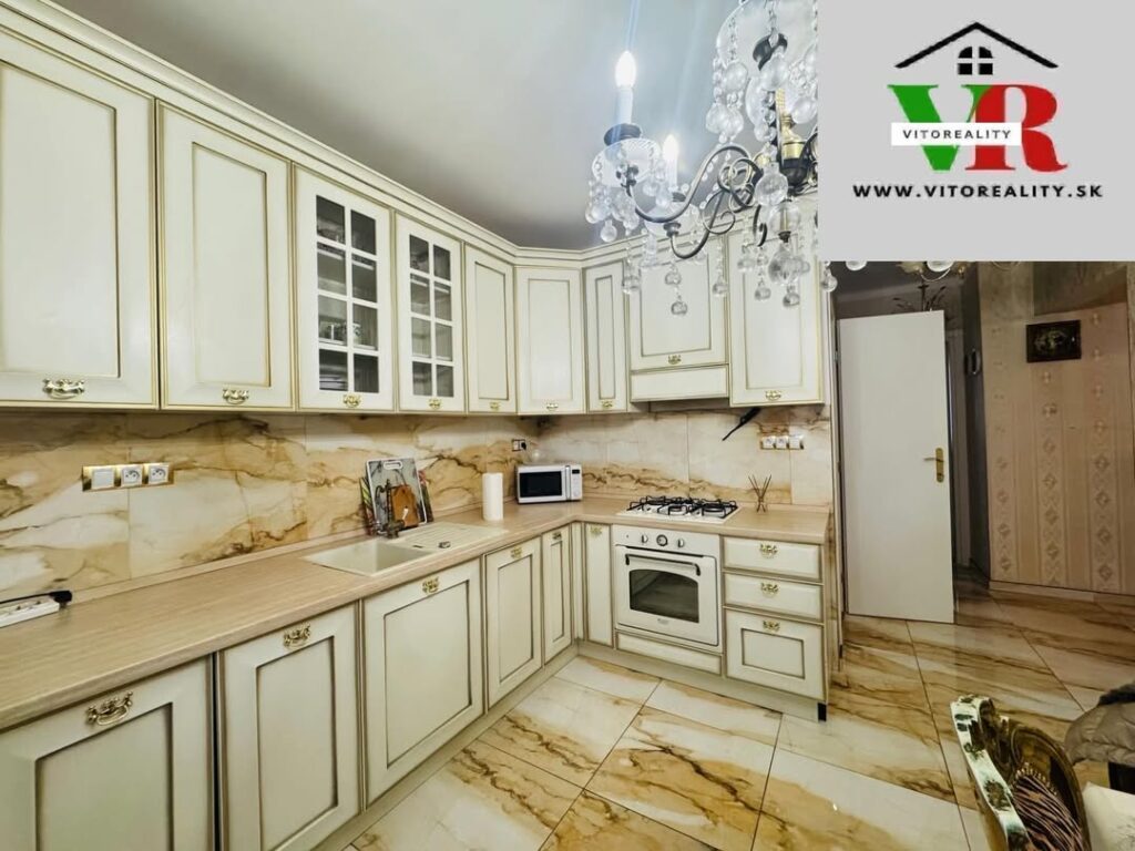 For sale: 80 m² 3-room apartment with all rooms separate on Mostná street below the castle – photo 1