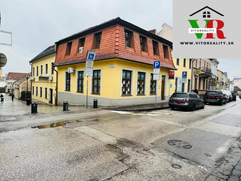 Vendesi edificio di 1.000 m² all'angolo tra via Farská e via Pri synagóge – foto 1