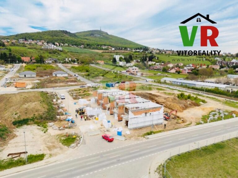 Moderný rodinný dvojdom v exkluzívnej lokalite pod Zoborom na predaj