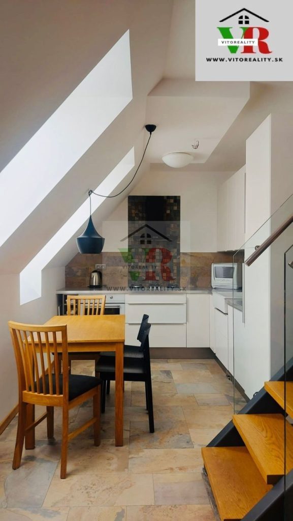 Attraktive 3-Zimmer-Maisonette mit 100 m², 2 Bäder, 2 WCs, Klimaanlage, Parkplatz im Hof, Terrasse mit schönem Stadtblick – Foto 3