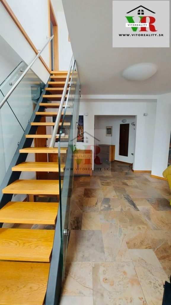 Attraktive 3-Zimmer-Maisonette mit 100 m², 2 Bäder, 2 WCs, Klimaanlage, Parkplatz im Hof, Terrasse mit schönem Stadtblick – Foto 5