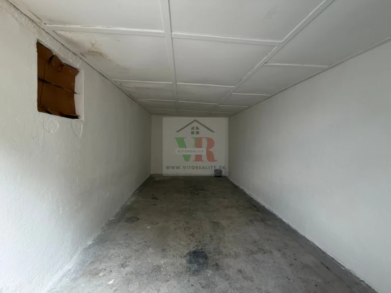 Affittasi garage in muratura di 22 m² in centro città, via Fabrická – foto 2