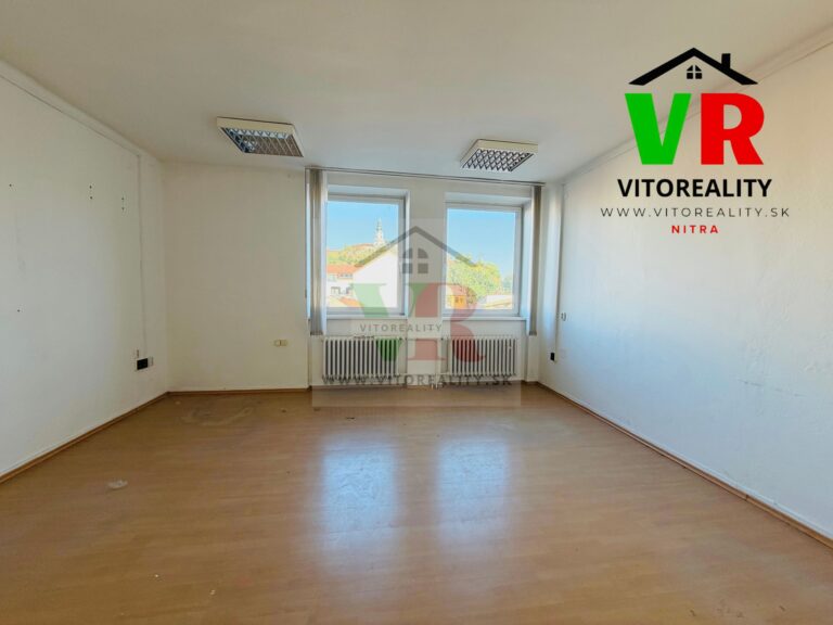 Kancelárske administratívne priestory s výmerou 29 m² na rohu Kmeťkovej a Mostnej ulice