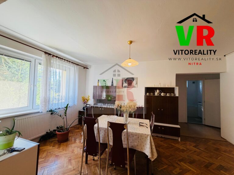 Zum Kauf: 3,5-Zimmer-Wohnung mit 106 m² in gefragter Lage von Chrenová – Clementisova-Straße, mit Garage, Garten und 2 Kellern – Foto 2