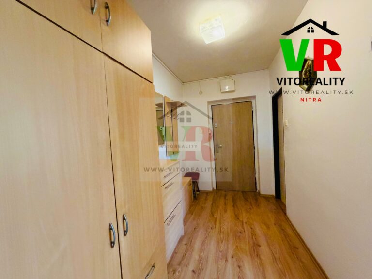 Zum Kauf: 3,5-Zimmer-Wohnung mit 106 m² in gefragter Lage von Chrenová – Clementisova-Straße, mit Garage, Garten und 2 Kellern – Foto 5